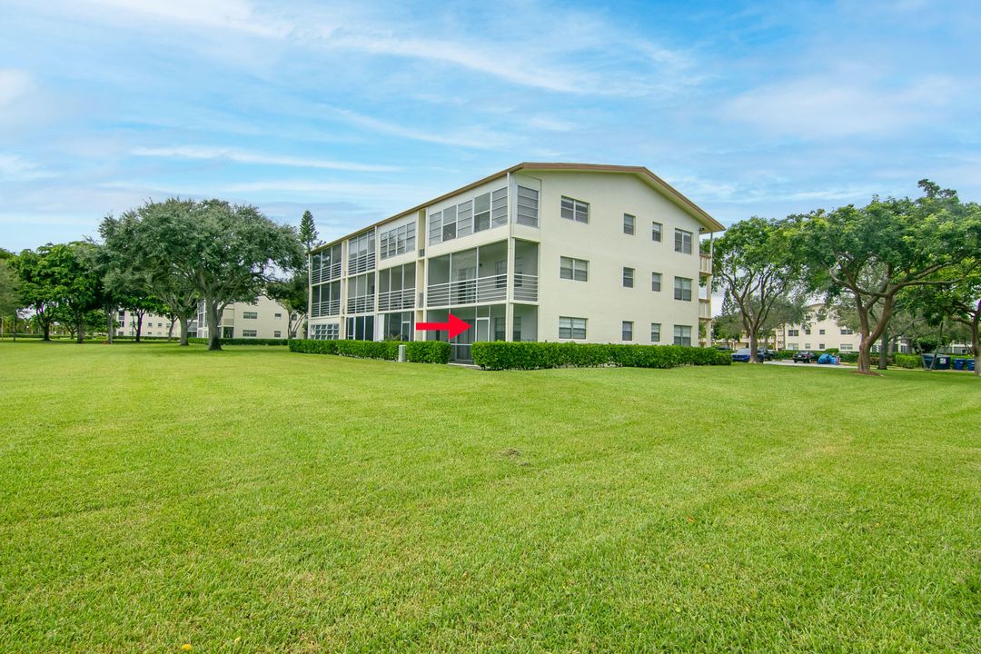 For Rent: $1,799 (2 beds, 1 baths, 840 Square Feet)