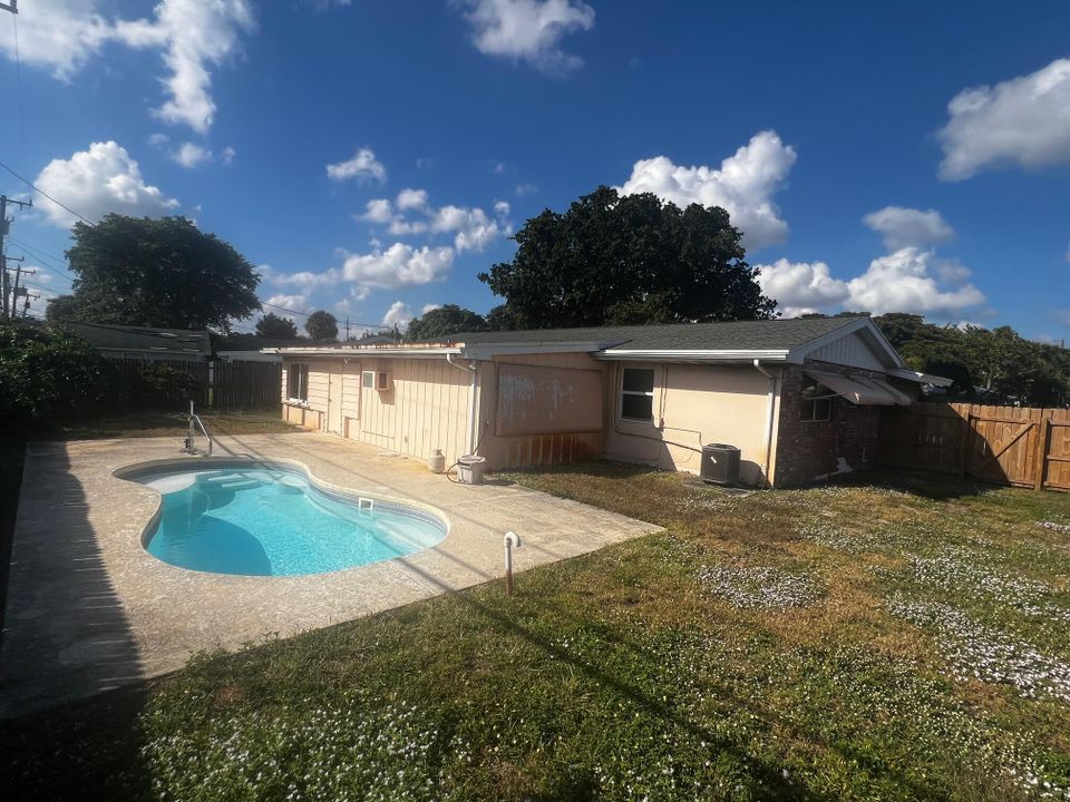 Active With Contract: $424,900 (2 beds, 1 baths, 1524 Square Feet)