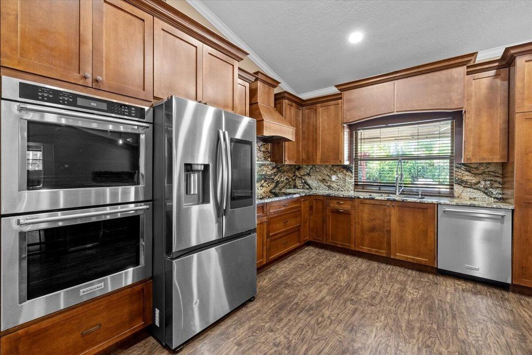 合同活跃: $775,000 (4 贝兹, 2 浴室, 2058 平方英尺)