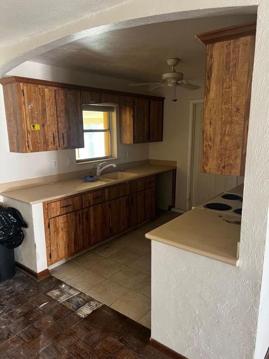 Active With Contract: $424,900 (2 beds, 1 baths, 1524 Square Feet)