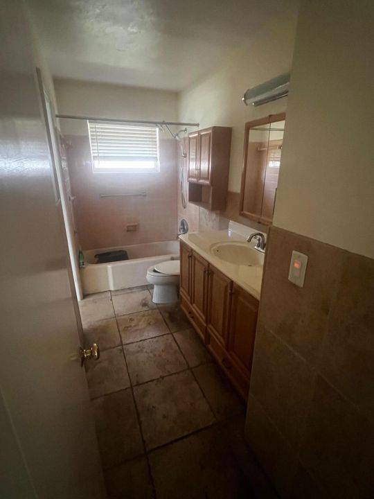 Active With Contract: $424,900 (2 beds, 1 baths, 1524 Square Feet)