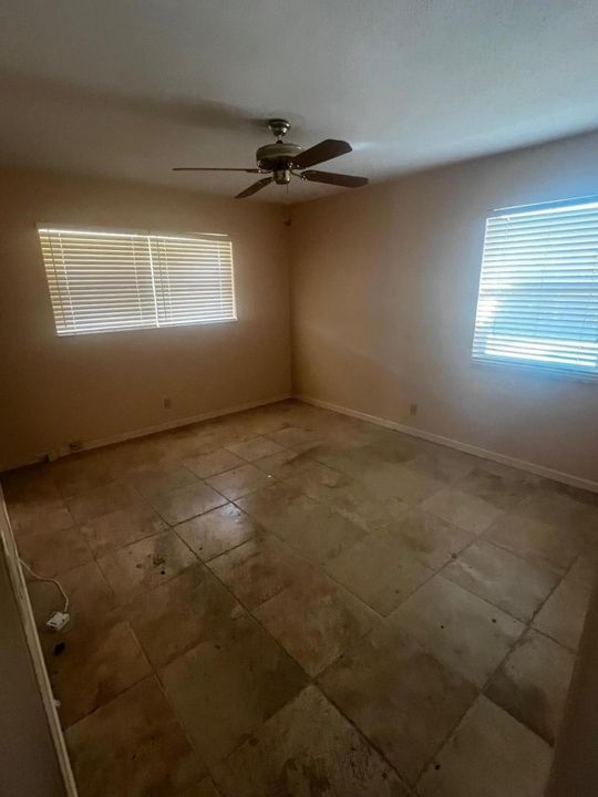 Active With Contract: $424,900 (2 beds, 1 baths, 1524 Square Feet)