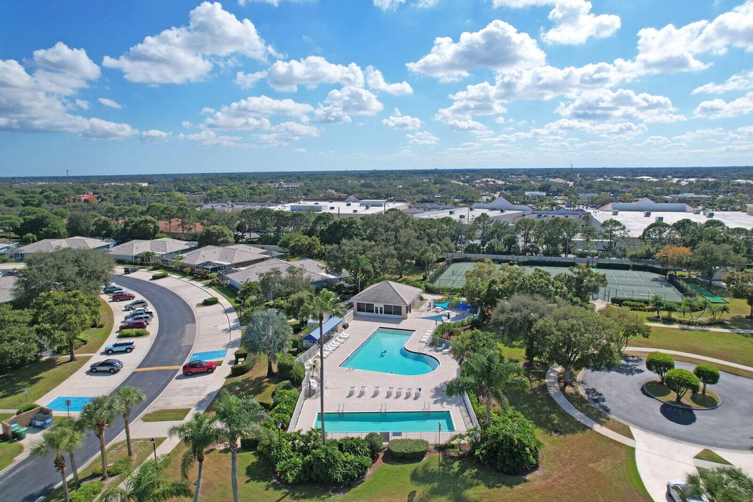 For Sale: $225,000 (2 beds, 2 baths, 1152 Square Feet)