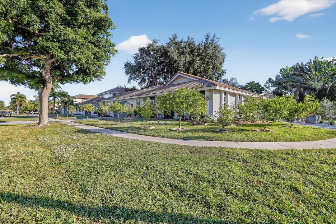 For Sale: $1,295,000 (3 beds, 2 baths, 2172 Square Feet)