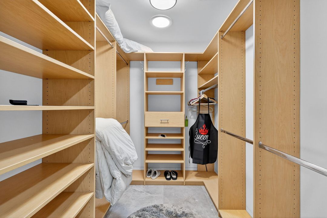 For Sale: $1,295,000 (3 beds, 2 baths, 2172 Square Feet)