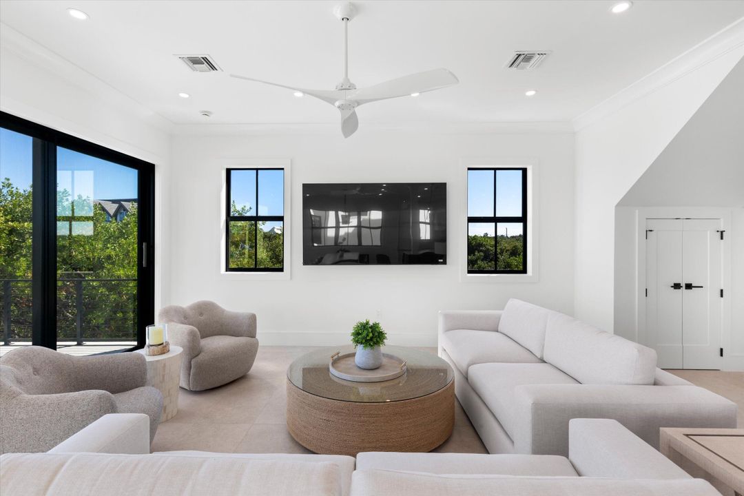 待售: $4,000,000 (5 贝兹, 5 浴室, 6514 平方英尺)