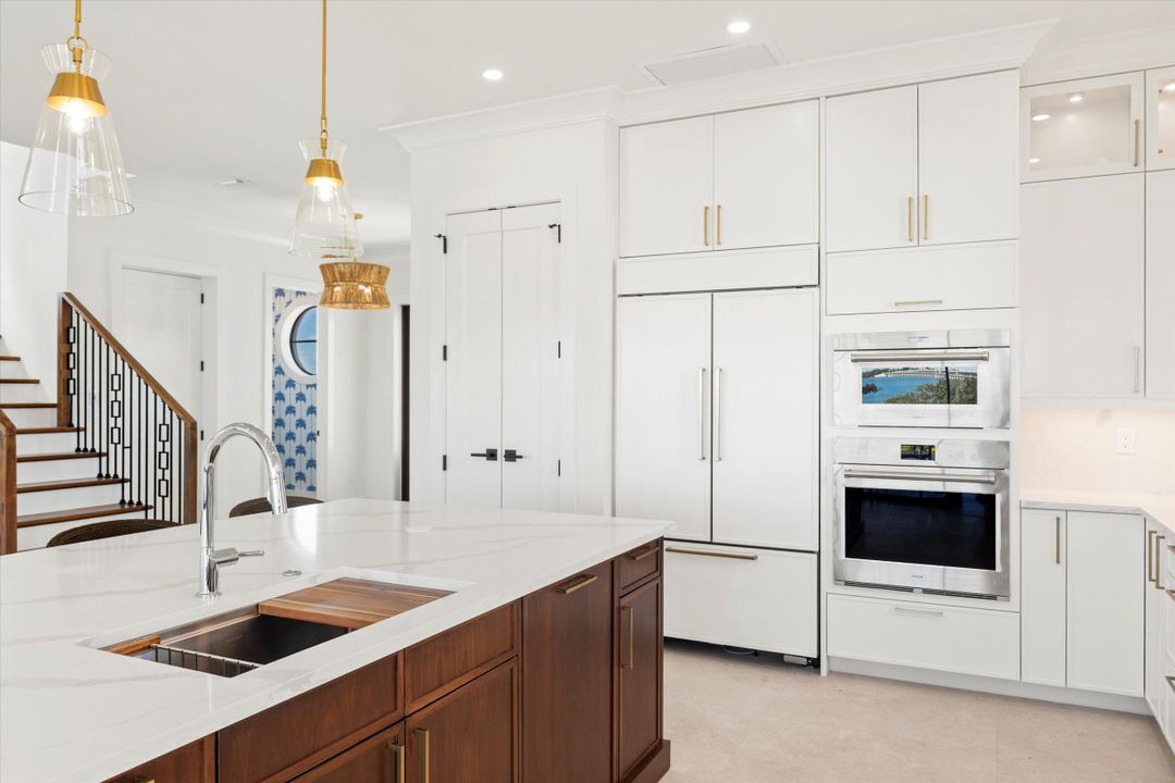 待售: $4,000,000 (5 贝兹, 5 浴室, 6514 平方英尺)