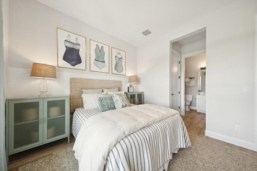 For Sale: $549,995 (2 beds, 2 baths, 2375 Square Feet)