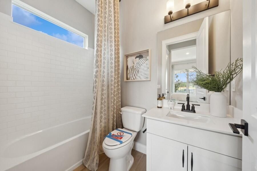 For Sale: $549,995 (2 beds, 2 baths, 2375 Square Feet)