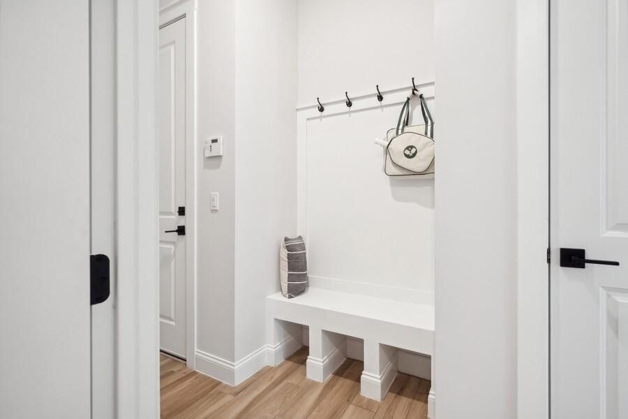 For Sale: $549,995 (2 beds, 2 baths, 2375 Square Feet)