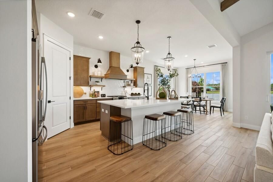 For Sale: $549,995 (2 beds, 2 baths, 2375 Square Feet)