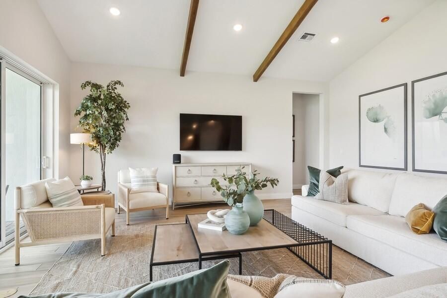 For Sale: $549,995 (2 beds, 2 baths, 2375 Square Feet)