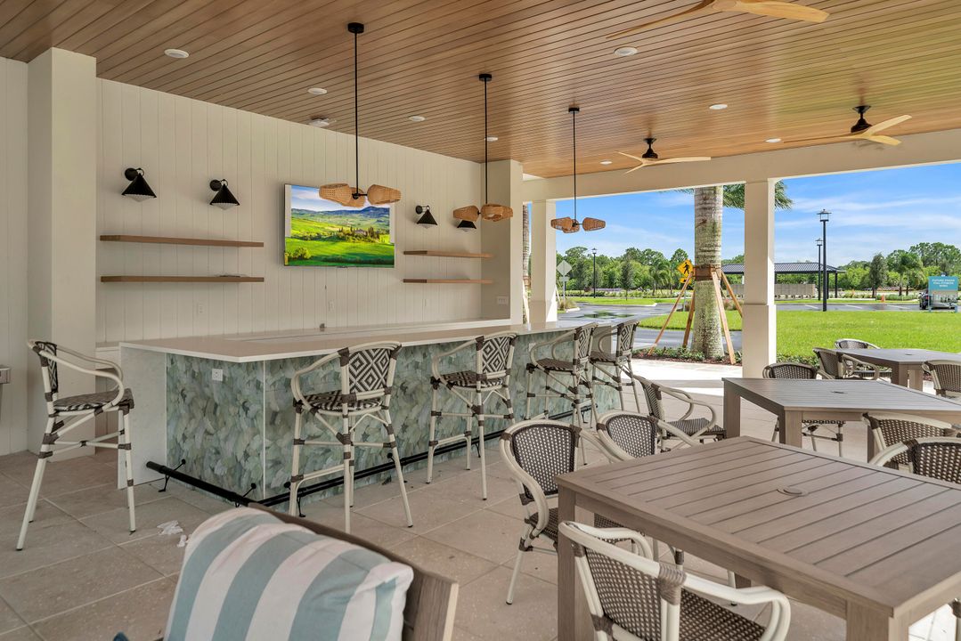 For Sale: $549,995 (2 beds, 2 baths, 2375 Square Feet)