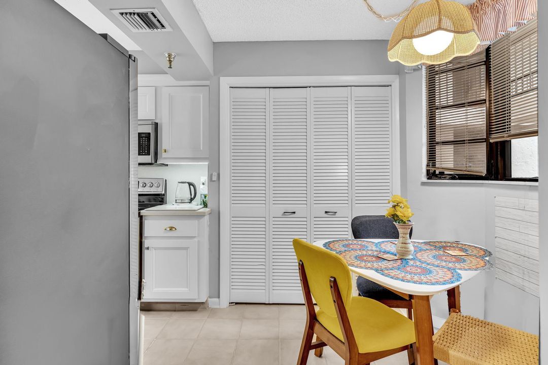 For Sale: $259,900 (2 beds, 2 baths, 1207 Square Feet)