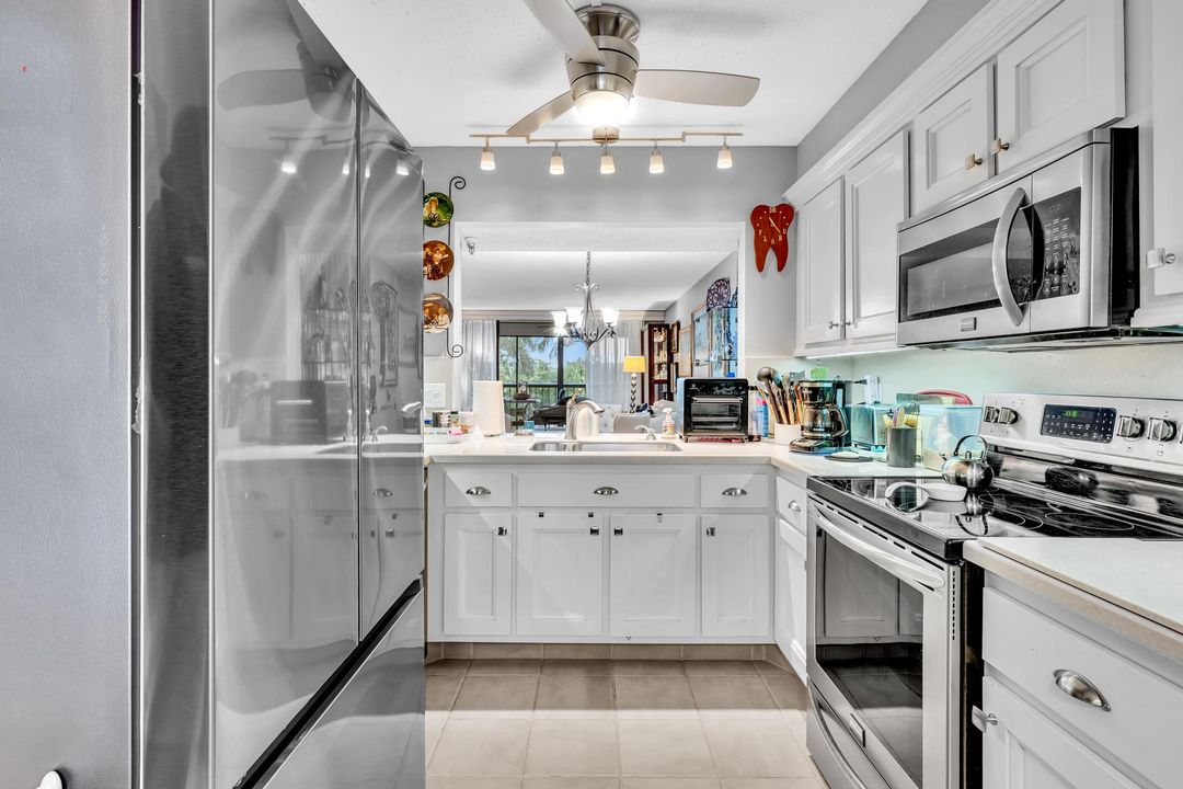 For Sale: $259,900 (2 beds, 2 baths, 1207 Square Feet)