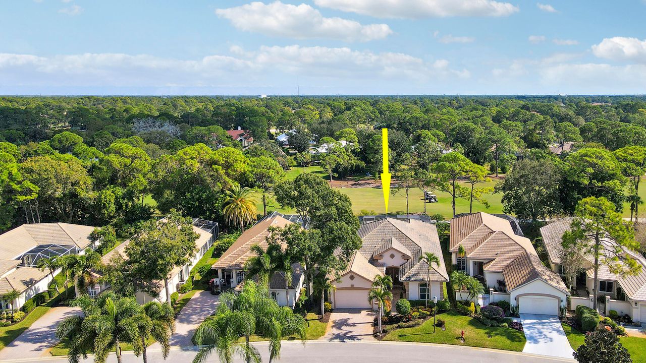 Под контрактом: $599,900 (4 спален, 2 ванн, 2827 Квадратных фут)