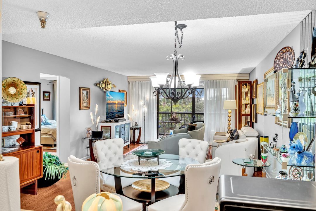 For Sale: $259,900 (2 beds, 2 baths, 1207 Square Feet)