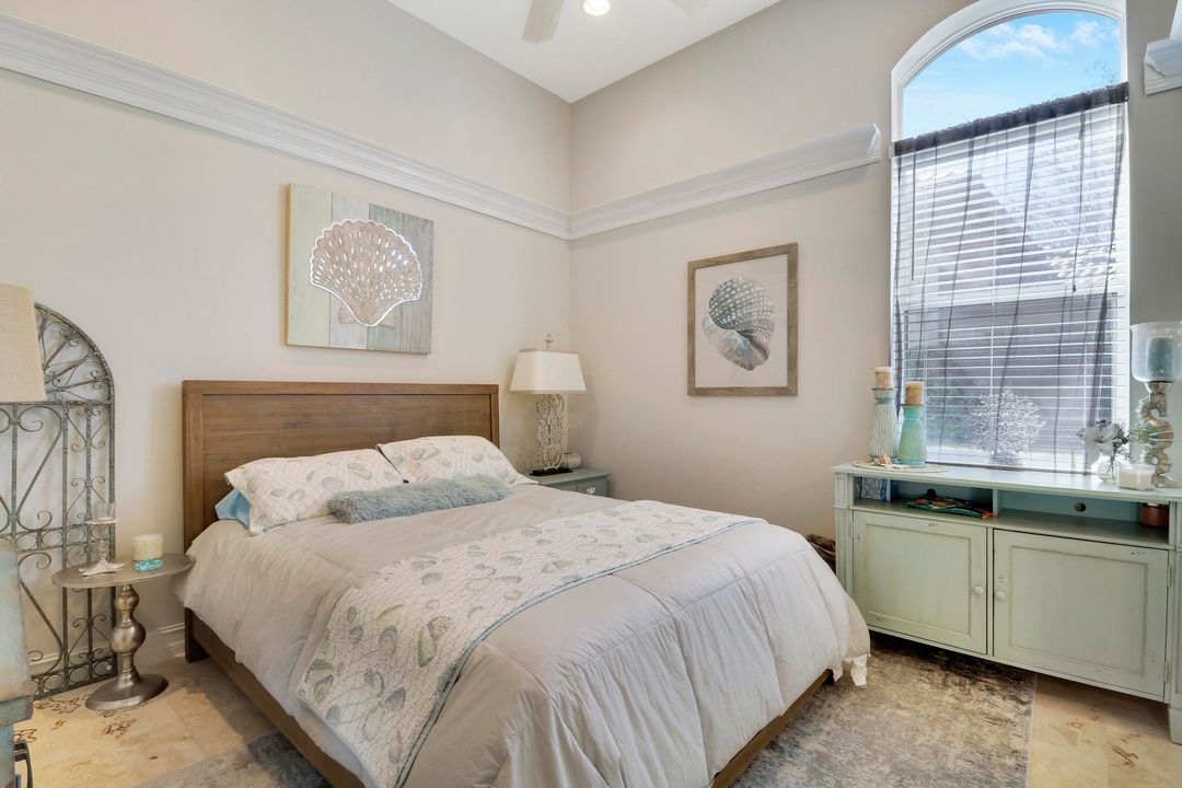 Под контрактом: $599,900 (4 спален, 2 ванн, 2827 Квадратных фут)