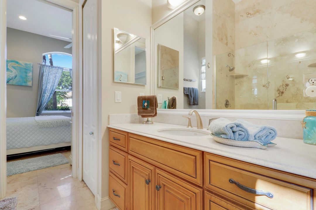 Под контрактом: $599,900 (4 спален, 2 ванн, 2827 Квадратных фут)