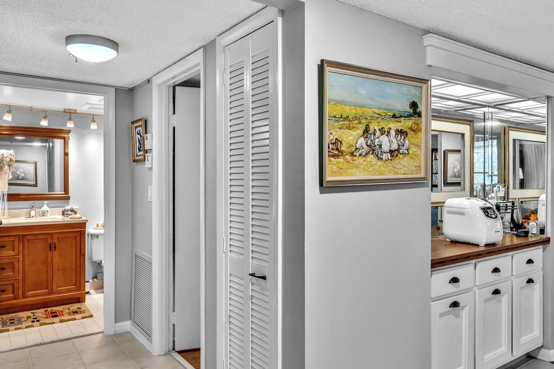 For Sale: $259,900 (2 beds, 2 baths, 1207 Square Feet)