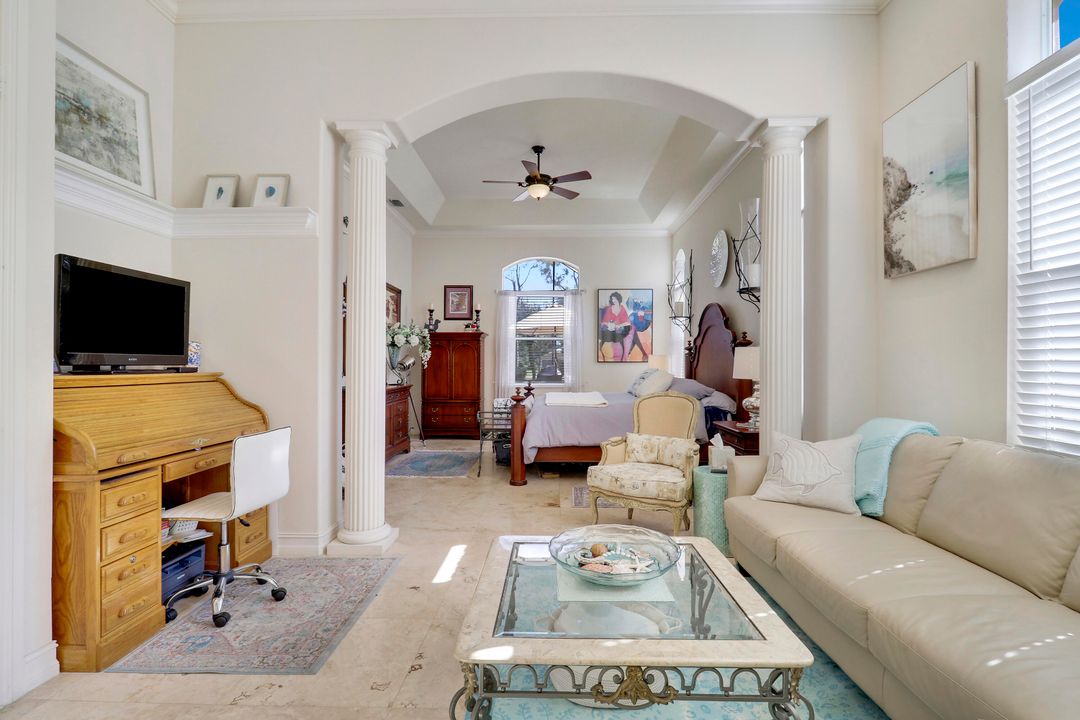 Под контрактом: $599,900 (4 спален, 2 ванн, 2827 Квадратных фут)