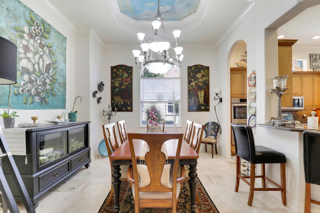 Под контрактом: $599,900 (4 спален, 2 ванн, 2827 Квадратных фут)