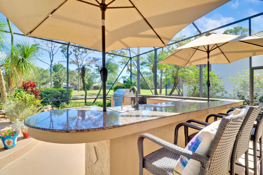 Под контрактом: $599,900 (4 спален, 2 ванн, 2827 Квадратных фут)