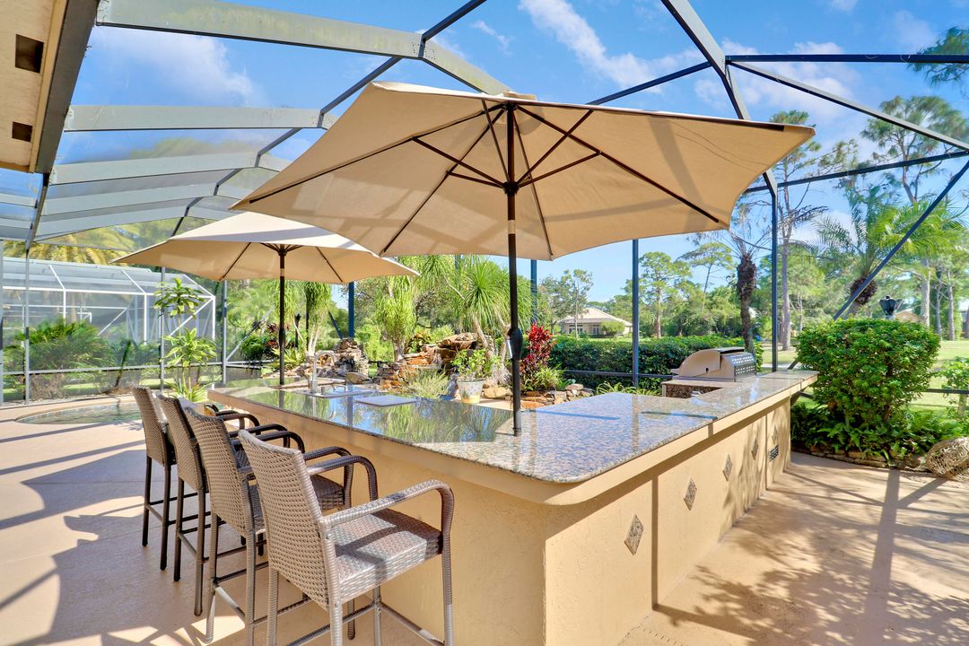 Под контрактом: $599,900 (4 спален, 2 ванн, 2827 Квадратных фут)