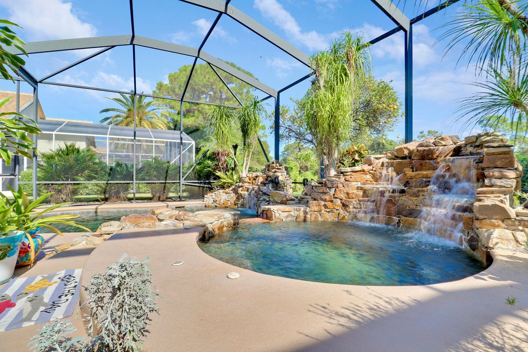 Под контрактом: $599,900 (4 спален, 2 ванн, 2827 Квадратных фут)