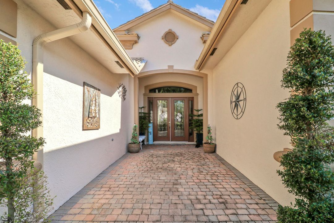 Под контрактом: $599,900 (4 спален, 2 ванн, 2827 Квадратных фут)