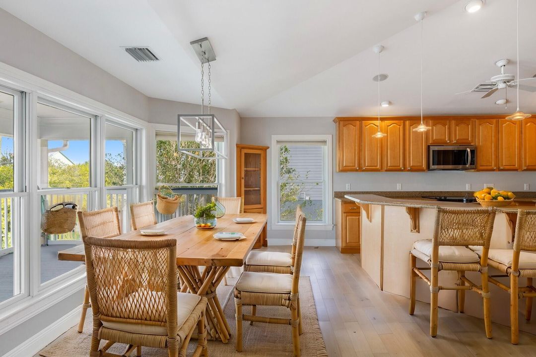 For Sale: $849,999 (3 beds, 2 baths, 3176 Square Feet)