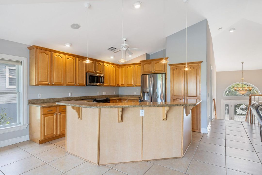 For Sale: $849,999 (3 beds, 2 baths, 3176 Square Feet)