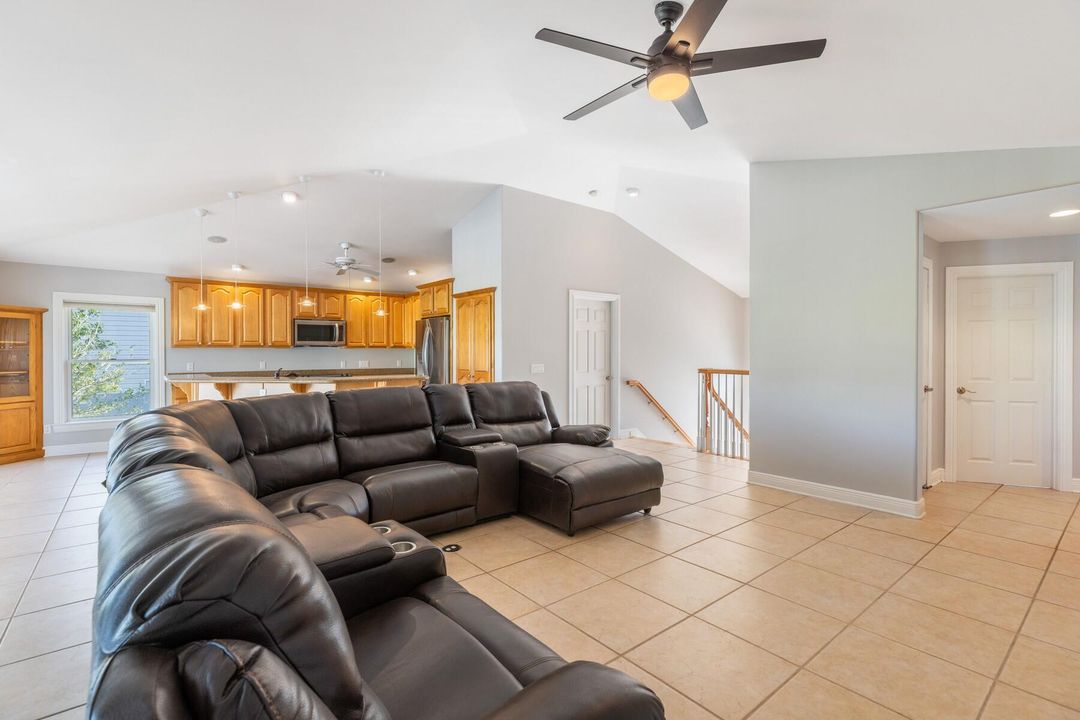 For Sale: $849,999 (3 beds, 2 baths, 3176 Square Feet)