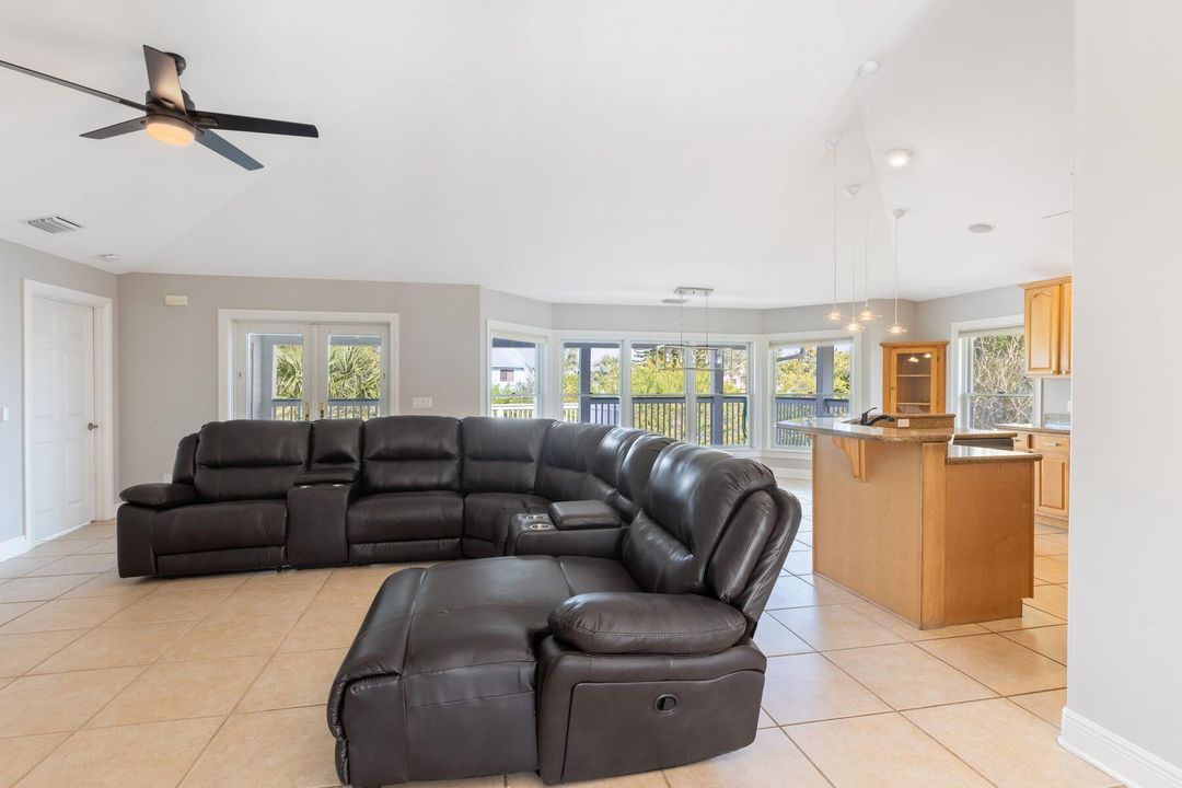 For Sale: $849,999 (3 beds, 2 baths, 3176 Square Feet)