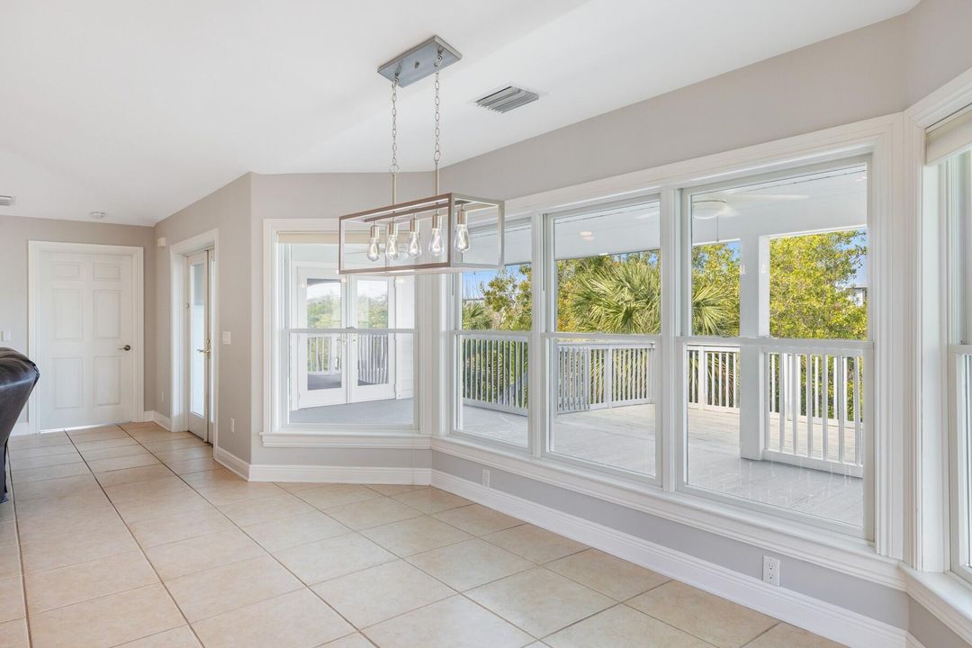 For Sale: $849,999 (3 beds, 2 baths, 3176 Square Feet)