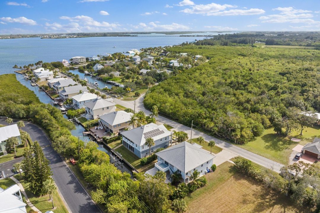 For Sale: $849,999 (3 beds, 2 baths, 3176 Square Feet)