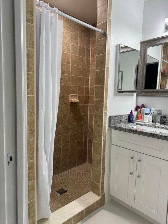 En Renta: $3,200 (4 camas, 2 baños, 2108 Pies cuadrados)