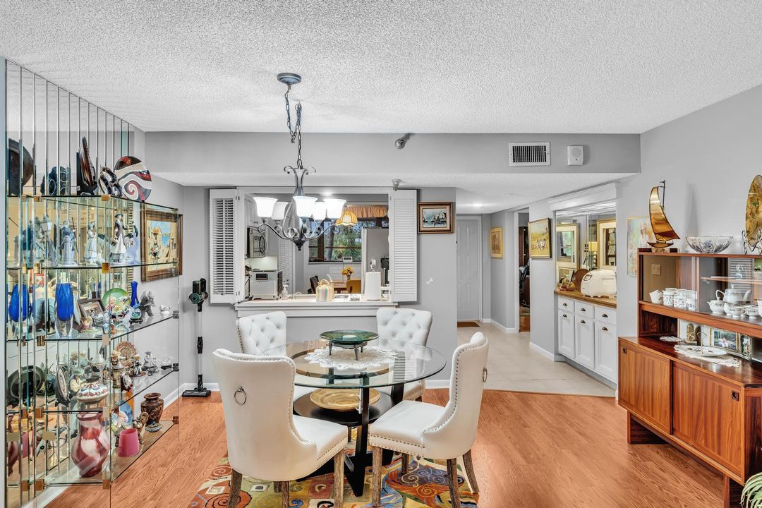 For Sale: $259,900 (2 beds, 2 baths, 1207 Square Feet)