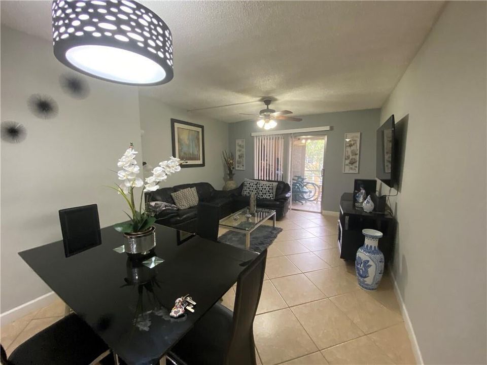 For Sale: $195,000 (2 beds, 2 baths, 1290 Square Feet)