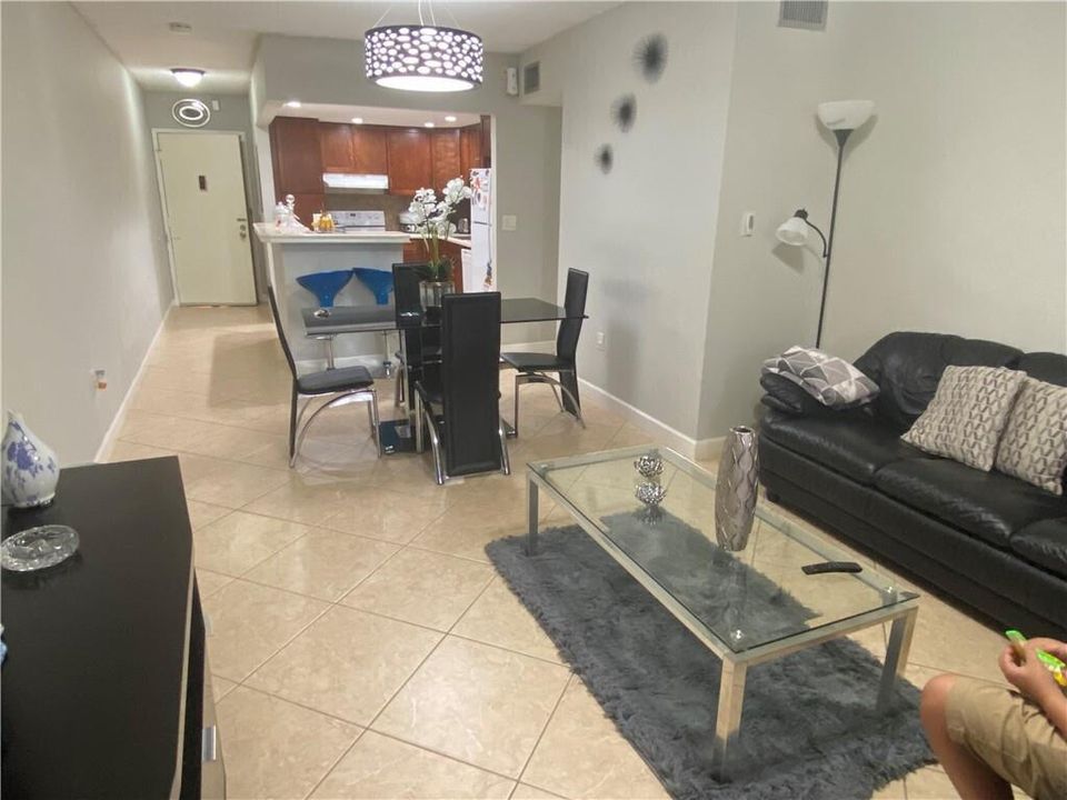 For Sale: $195,000 (2 beds, 2 baths, 1290 Square Feet)