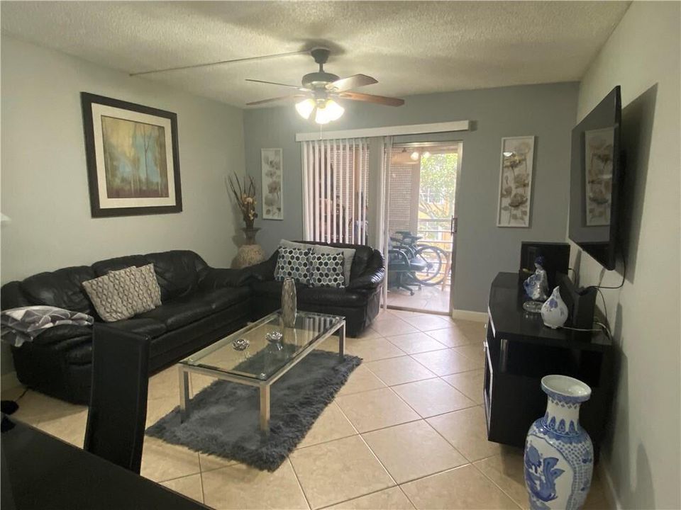 For Sale: $195,000 (2 beds, 2 baths, 1290 Square Feet)