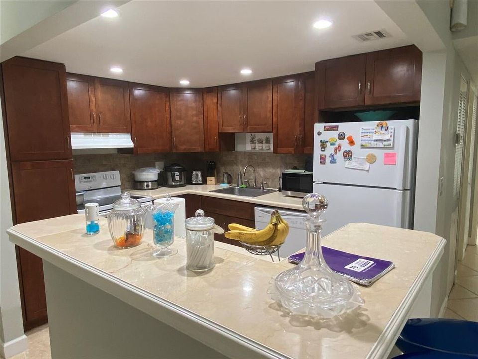 For Sale: $195,000 (2 beds, 2 baths, 1290 Square Feet)