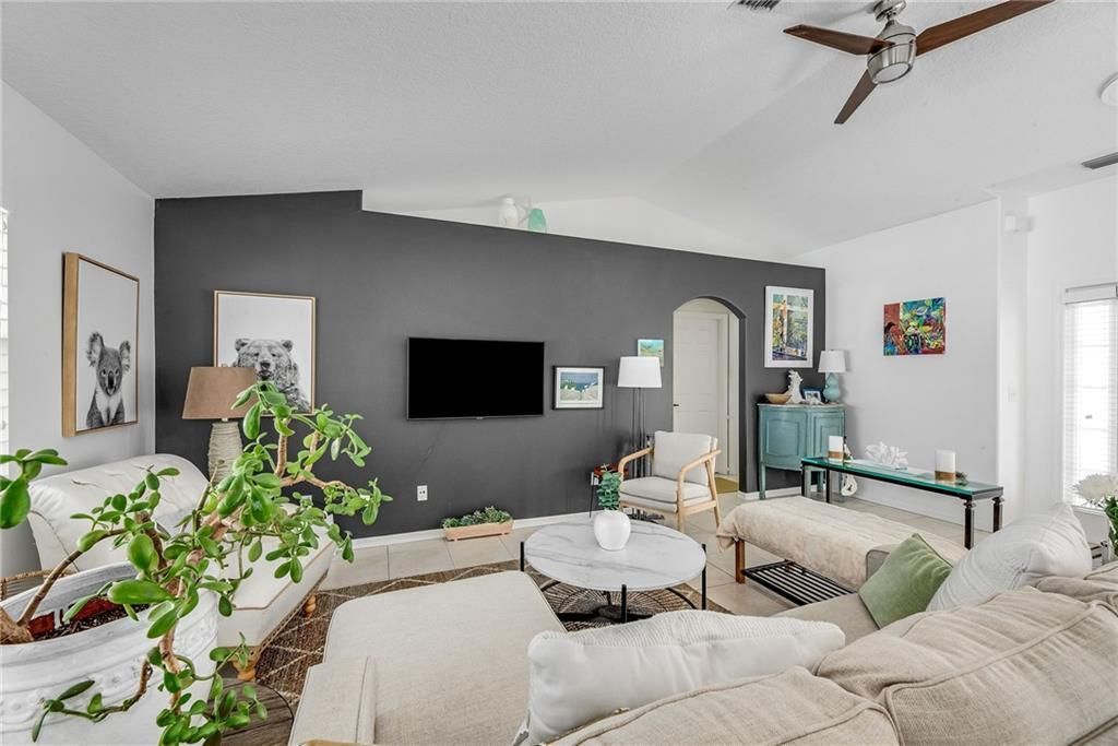 待售: $355,000 (3 贝兹, 2 浴室, 1362 平方英尺)