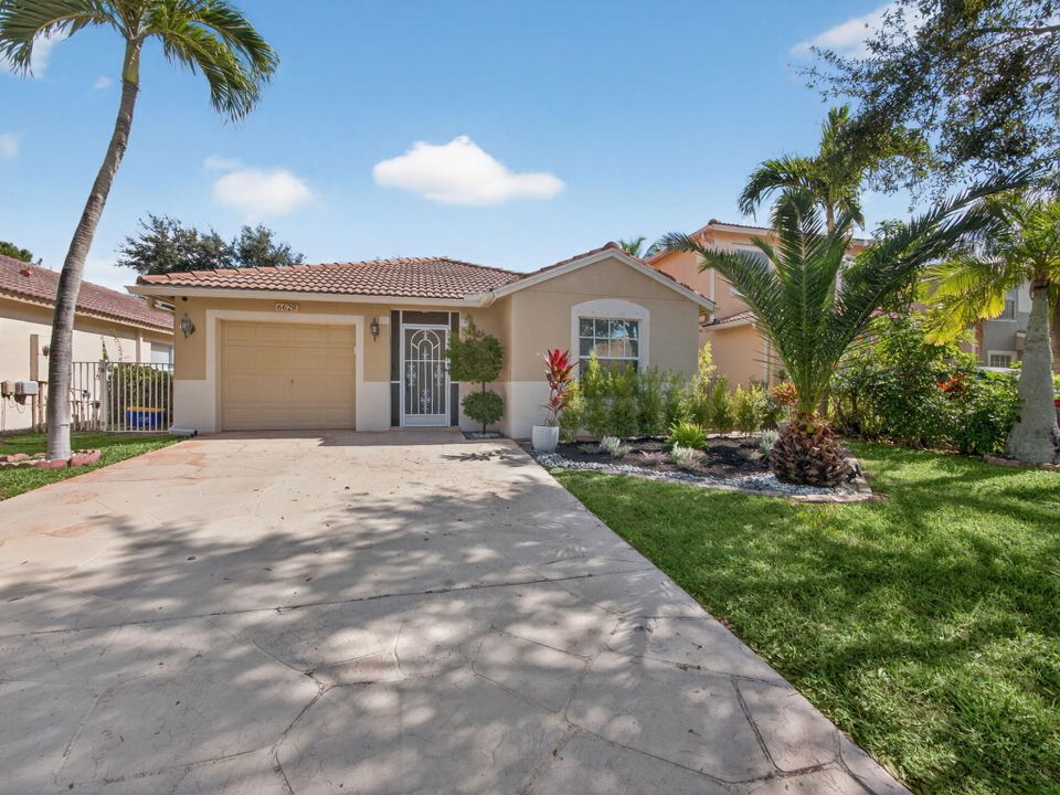 En Venta: $460,000 (3 camas, 2 baños, 1592 Pies cuadrados)