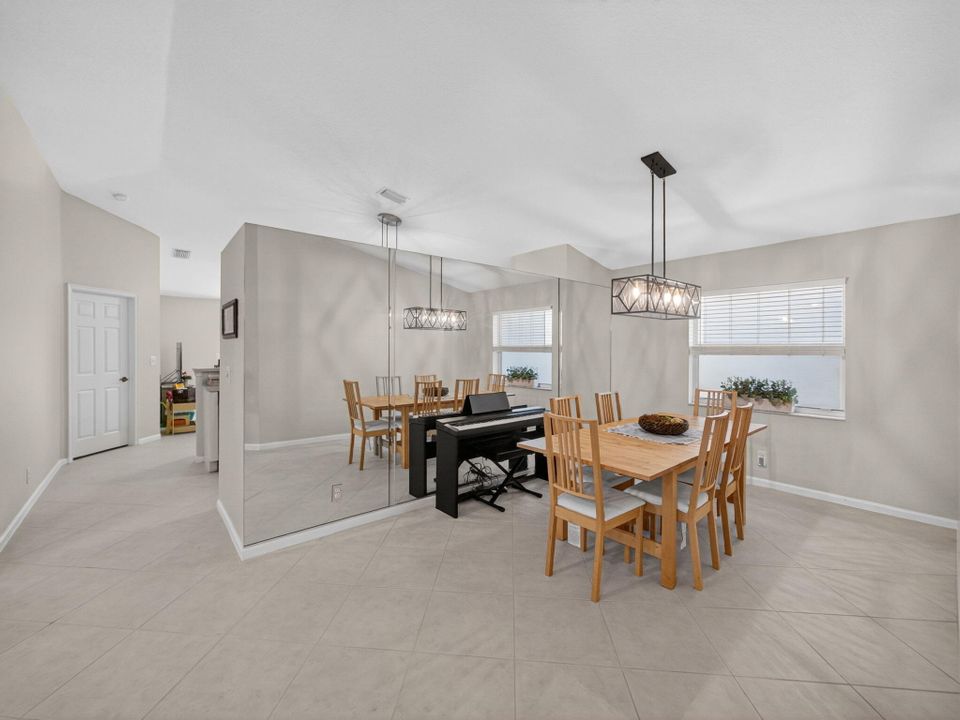 En Venta: $460,000 (3 camas, 2 baños, 1592 Pies cuadrados)