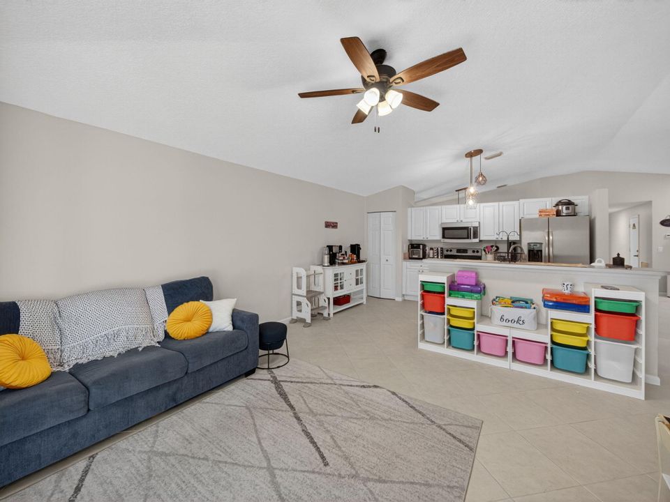 En Venta: $460,000 (3 camas, 2 baños, 1592 Pies cuadrados)