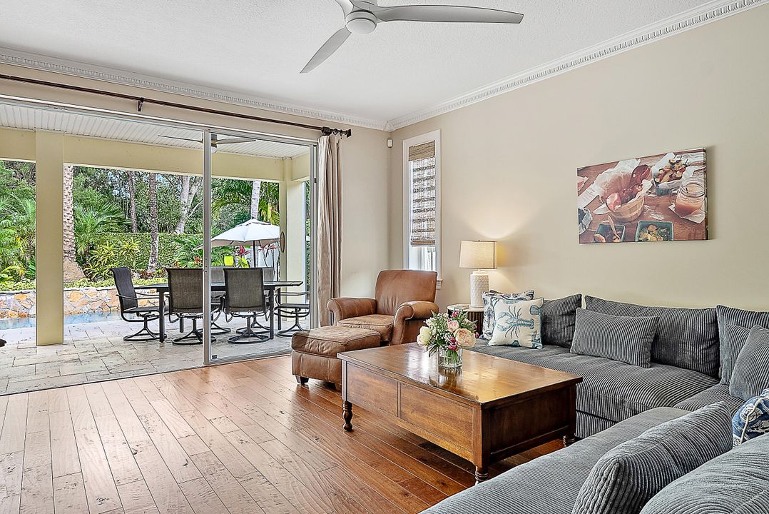 出租: $10,000 (4 贝兹, 3 浴室, 2597 平方英尺)