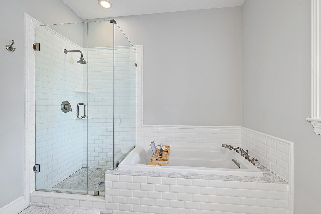 出租: $10,000 (4 贝兹, 3 浴室, 2597 平方英尺)