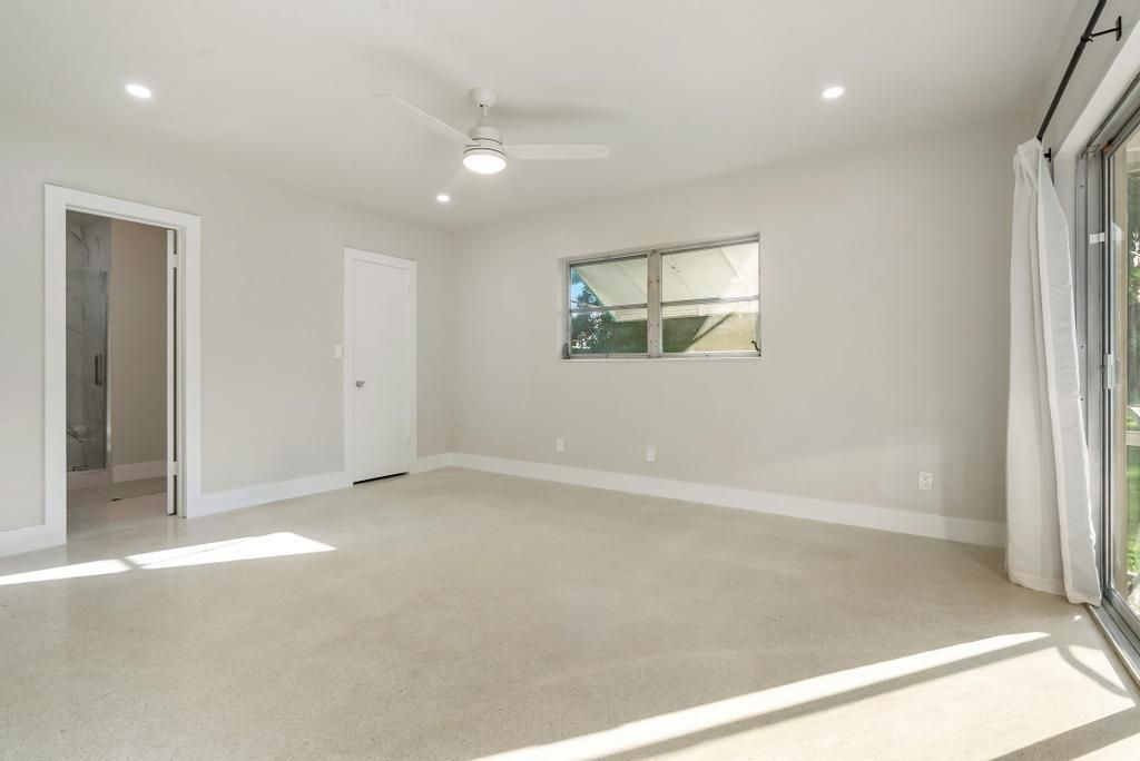 合同活跃: $3,750 (3 贝兹, 2 浴室, 1692 平方英尺)