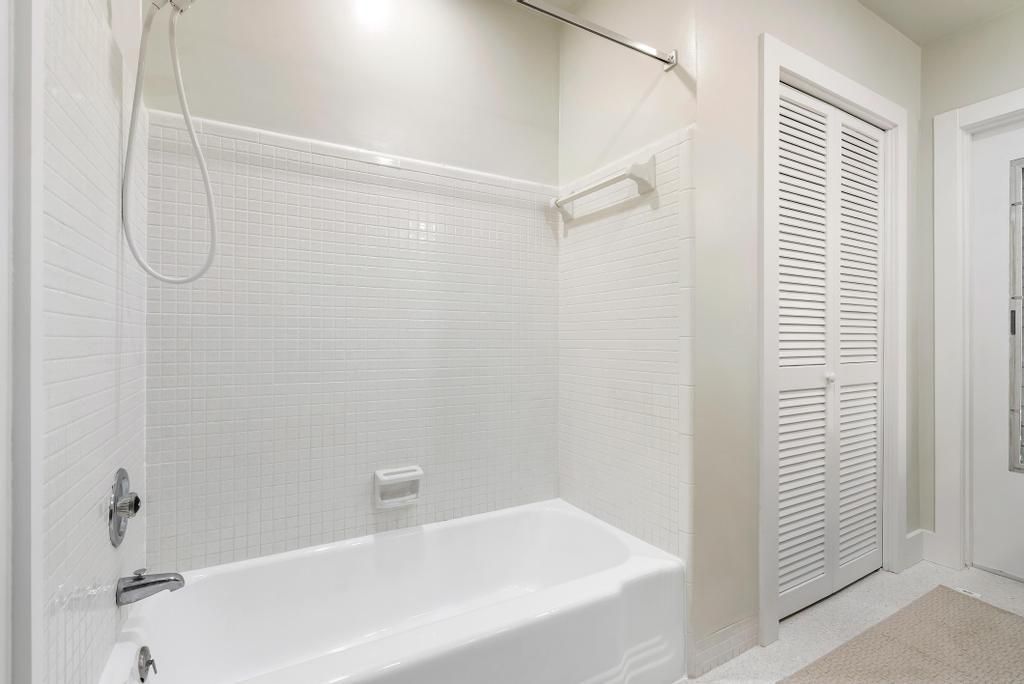 合同活跃: $3,750 (3 贝兹, 2 浴室, 1692 平方英尺)